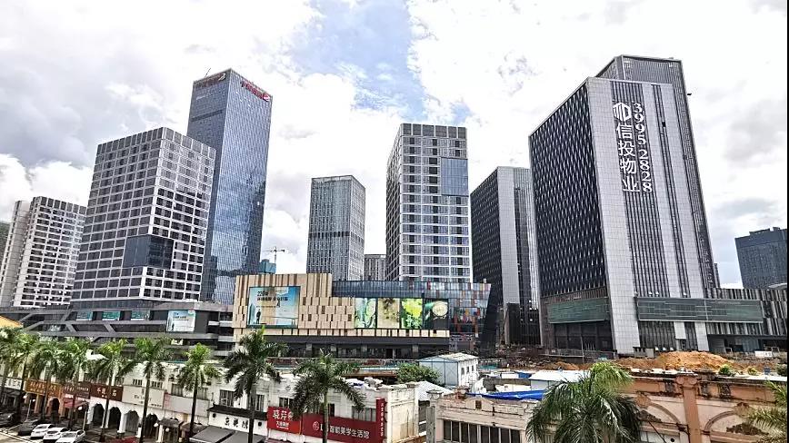 开业的项目外,德舜大厦,粤海广场,广汽四海城西区即将建成,广晟万博城