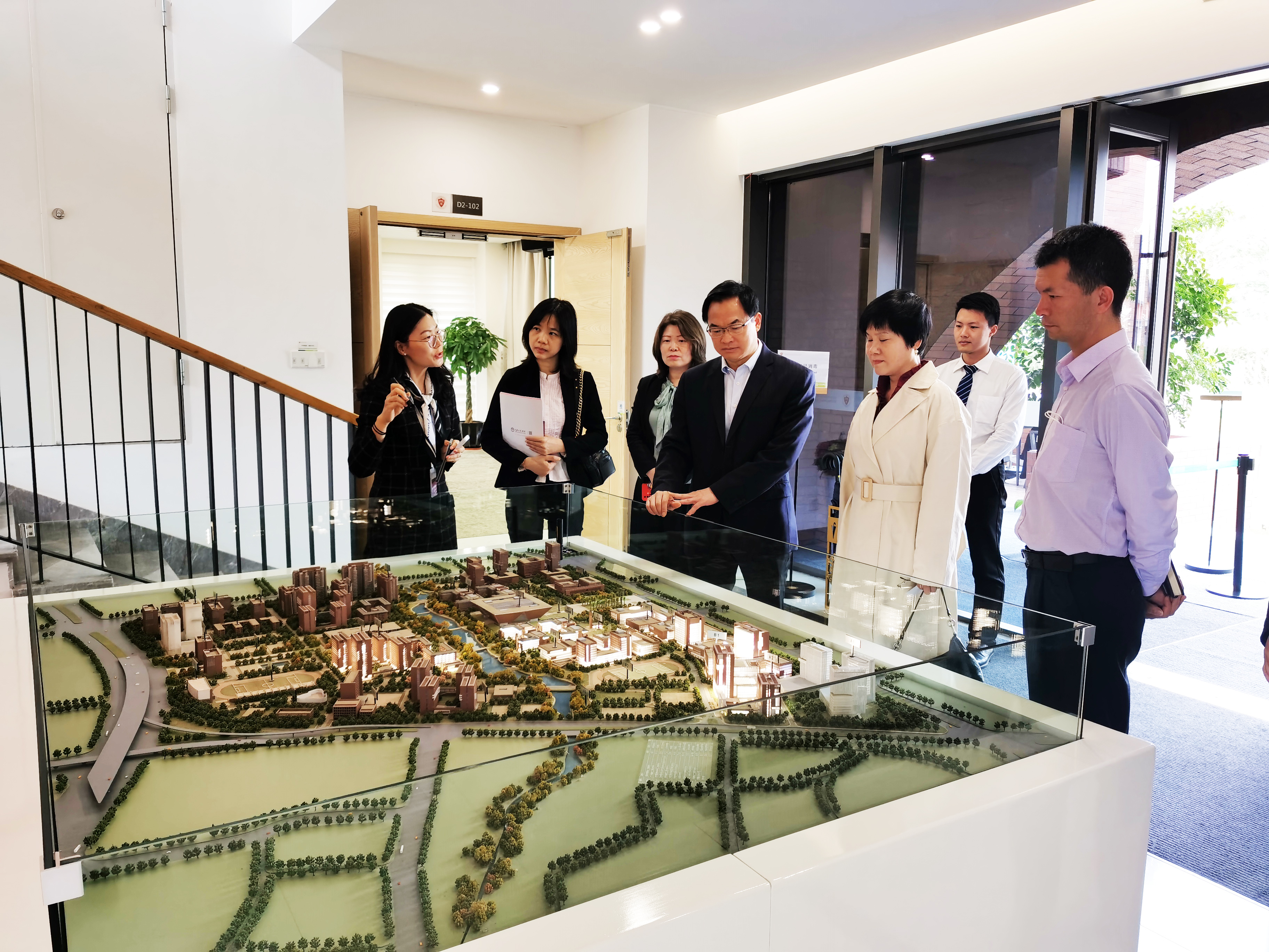 补番禺区统战部领导赴广州高校调研图：.jpg