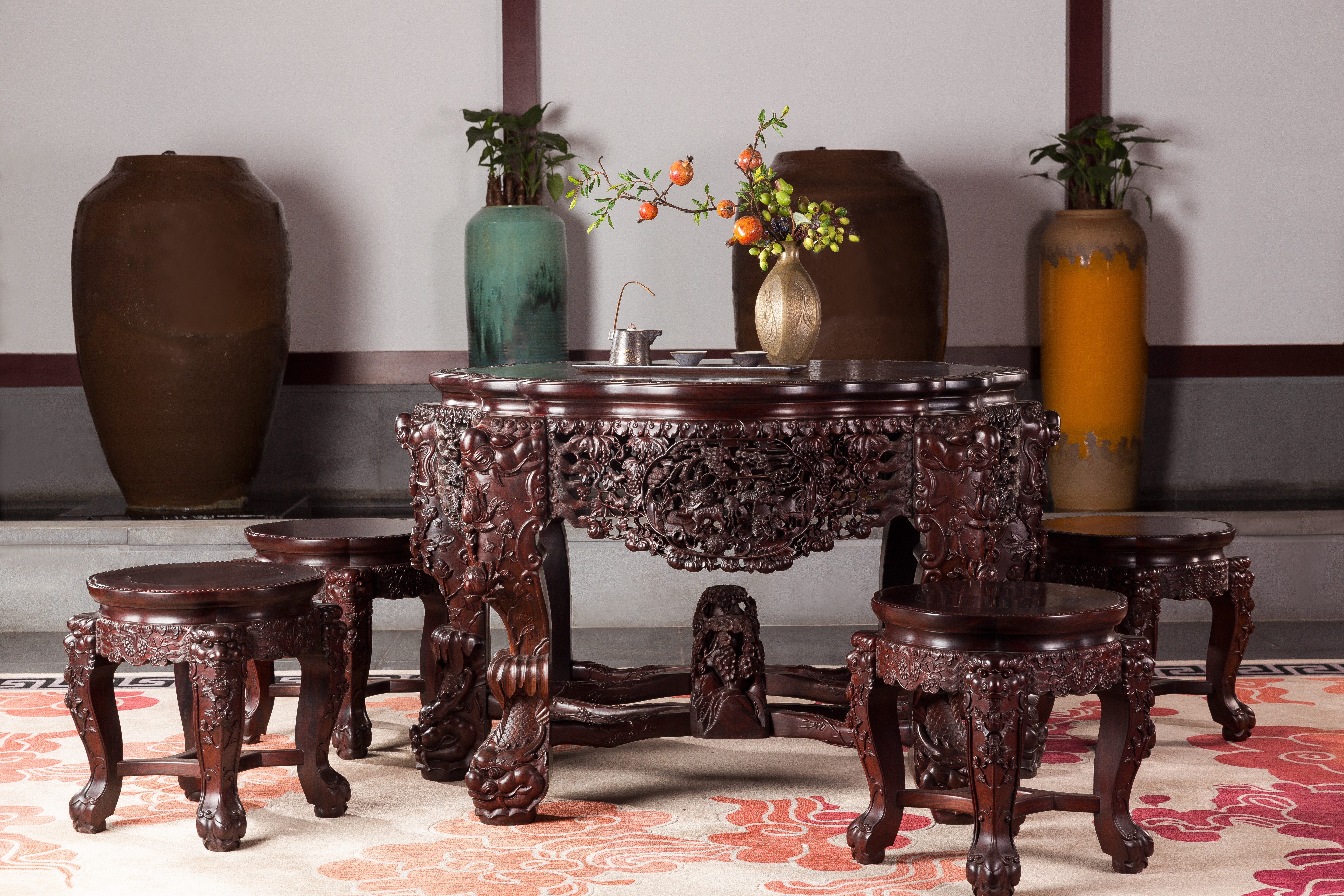 P312-1.石碁镇广式硬木家具作品“大红酸枝兽头狮脚圆桌”.jpg
