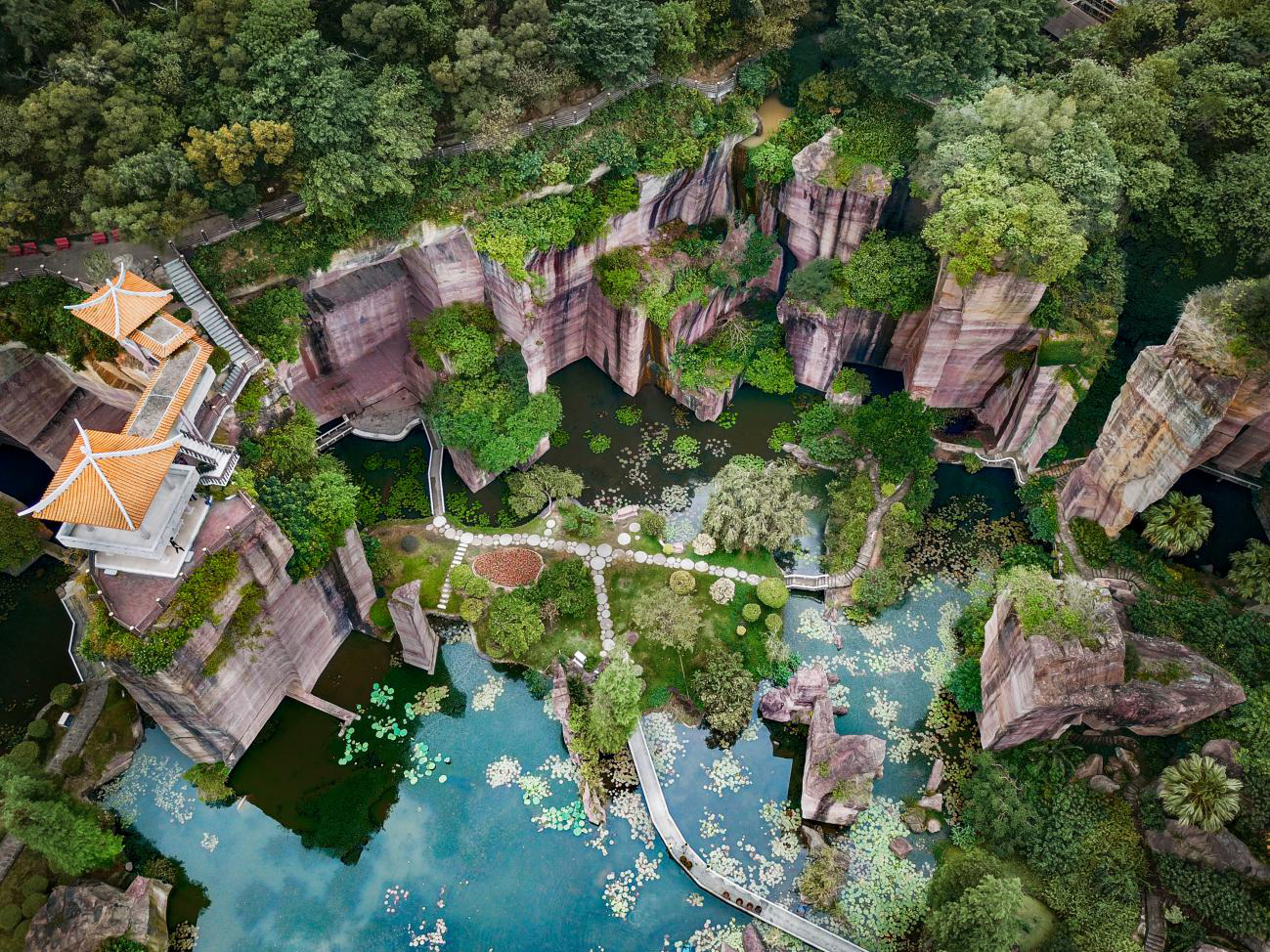 22莲花山旅游区石景奇观.png