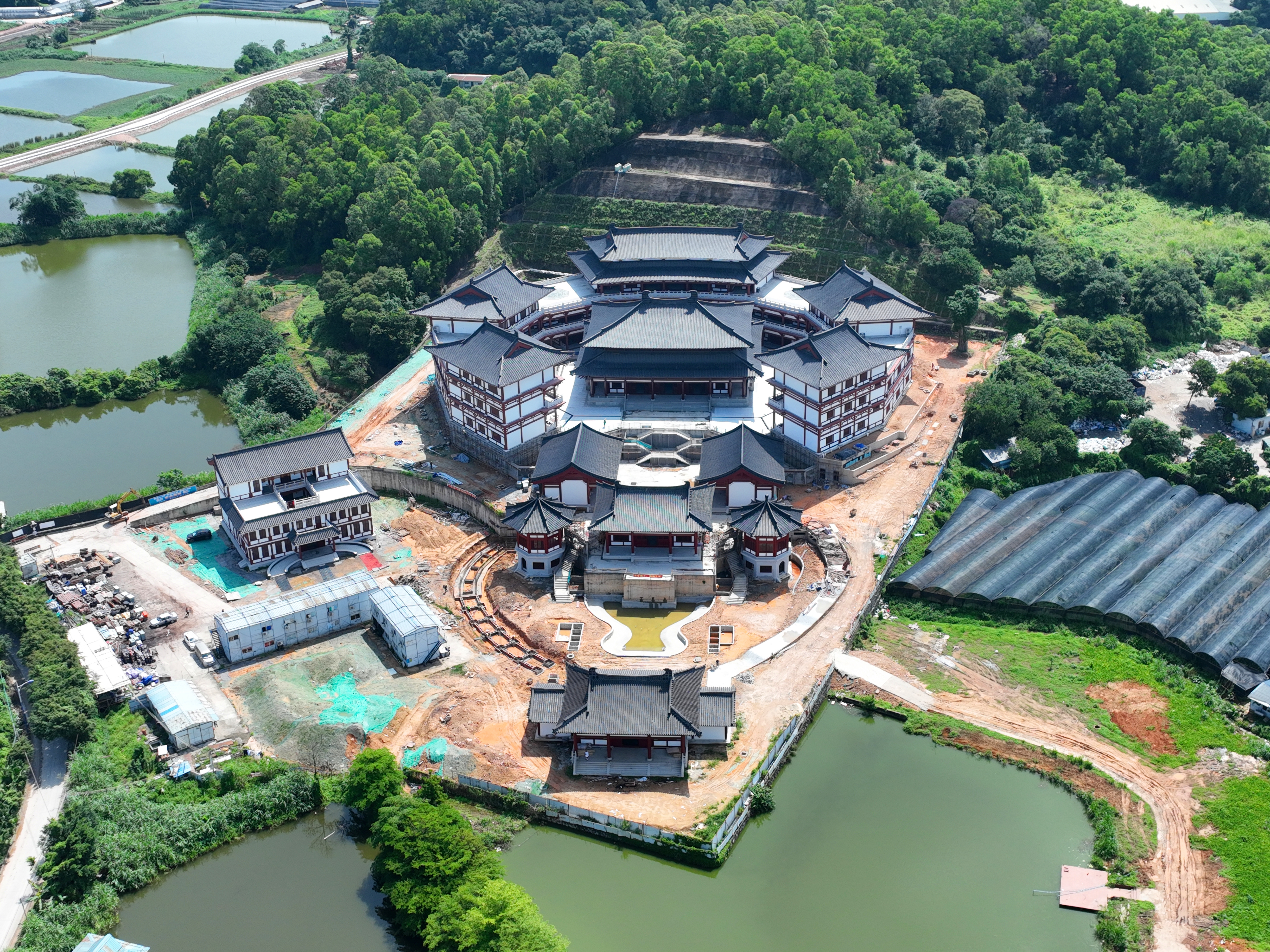 34在建中的石楼镇大岭村（黄大仙）赤松宫俯瞰图（高菁荟摄）.jpg